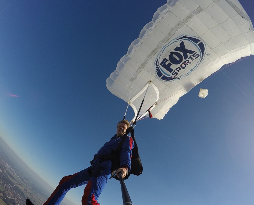 G-FORCE Events Reclame met parachutesprong